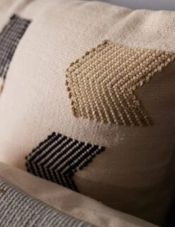 Arenla Pillow -Famous Decoration Store 20220914 Naga Pillow17094 SITE CROP