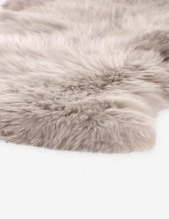Vale Ombre Sheepskin Throw -Famous Decoration Store 231321 001 DET 1