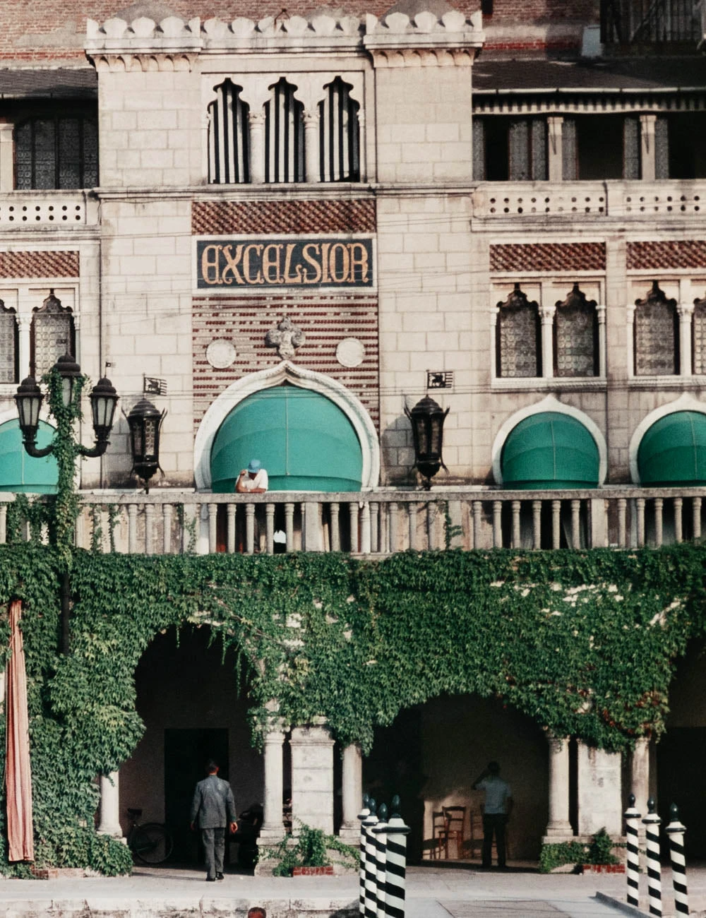 Westin Exclesior Photography Print By Slim Aarons 5 Westin Exclesior Photography Print By Slim Aarons - Image 5