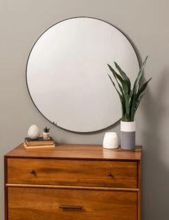 Apryl Round Mirror -Famous Decoration Store 41997 3 83b50e9c 3bd4 4faf 905d 5ae6885e964d