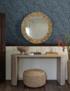 Paquita Round Mirror -Famous Decoration Store BequiaWallpaper Malene DARK 3 SITECROP 92ab01c1 e17f 4927 bd5e 3356aff3caf4