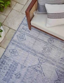 Yamina Indoor / Outdoor Rug -Famous Decoration Store CasualEntertainingIv4 15611 SITECROP