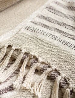 Drexler Throw -Famous Decoration Store EAU 1000 3