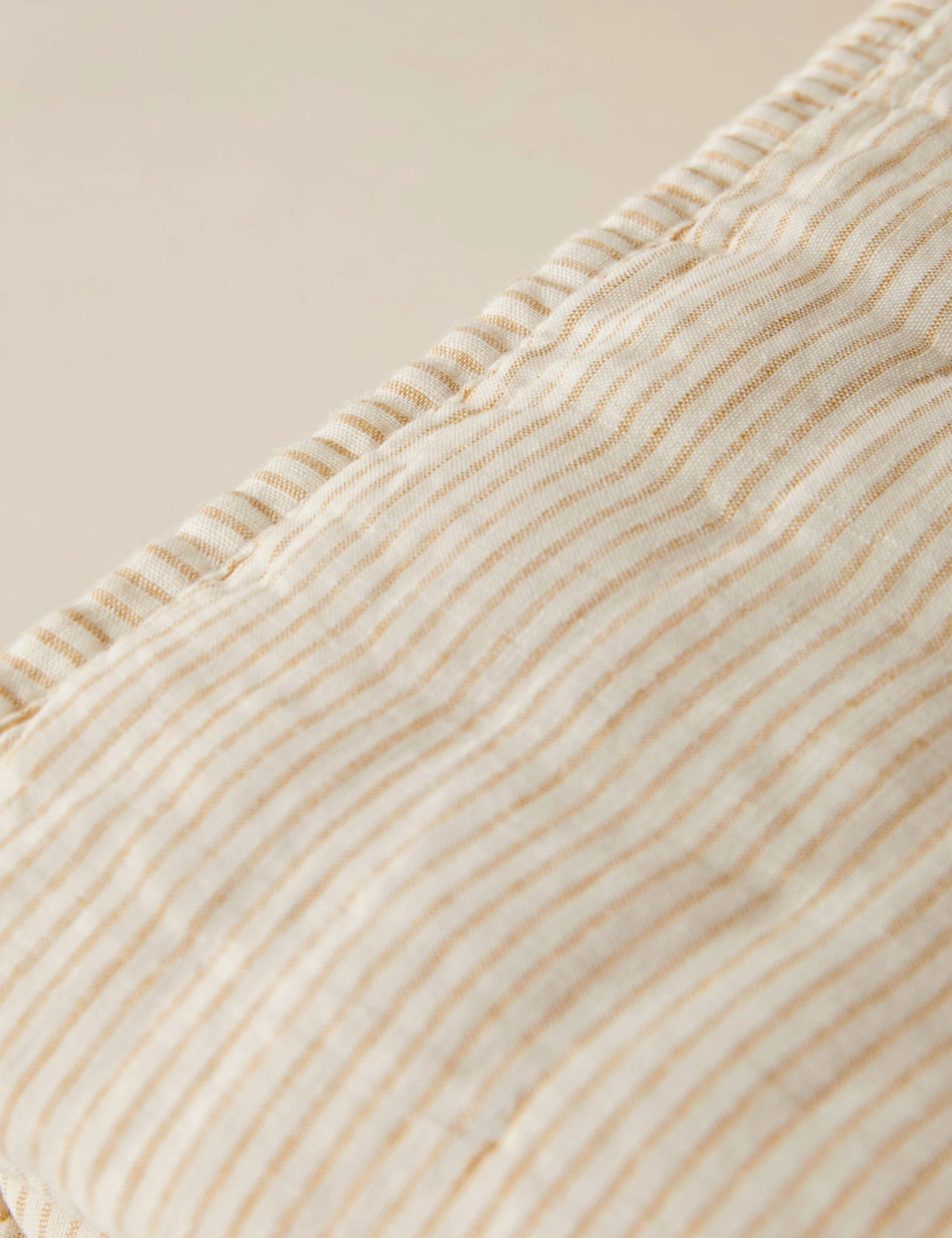 Lammin Linen Quilted Coverlet By Sarah Sherman Samuel 15 Lammin Linen Quilted Coverlet By Sarah Sherman Samuel - Image 15