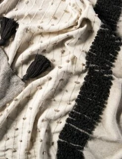 Huda Throw -Famous Decoration Store SOJ01 2