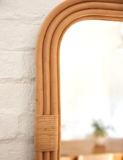 Marsali Mirror 5 Marsali Mirror -Famous Decoration Store SPMRRE NA SS23 RattanPoleRectangularMirror 1814 detail Lifestyle