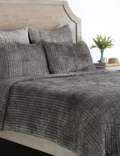 Giulia Quilt -Famous Decoration Store V160031 1