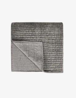 Giulia Quilt -Famous Decoration Store V160031 1 04790ba7 ad21 4cc9 94c2 5731cc7087cd